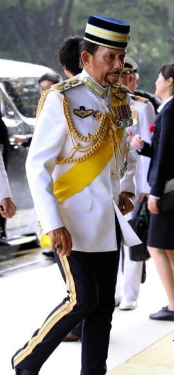 रॉल्स रॉयस का शौकीन है ये सुल्तान, एक मौत के बाद लगा दी कोरोना पर रोक