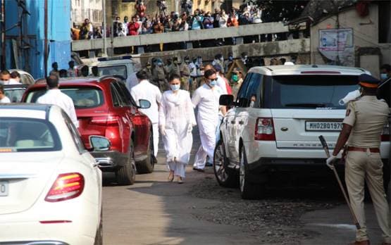 आलिया से करीना तक ऋषि कपूर को अलविदा कहने श्मशान पहुंचे ये सितारे