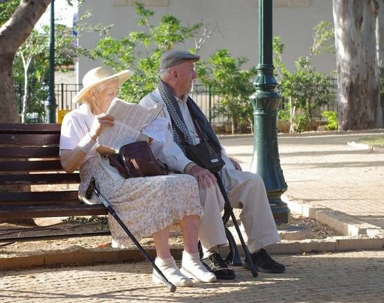 US: पति-पत्नी ने सिर्फ छह मिनट में तोड़ा दम, कोरोना से थे संक्रमित