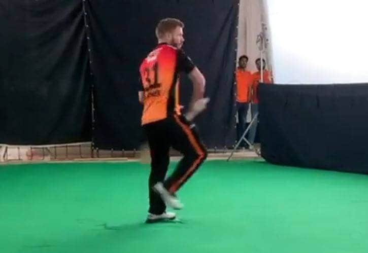 तलवार चलाने का VIDEO शेयर कर बोले वॉर्नर- जडेजा जैसा एक्शन?