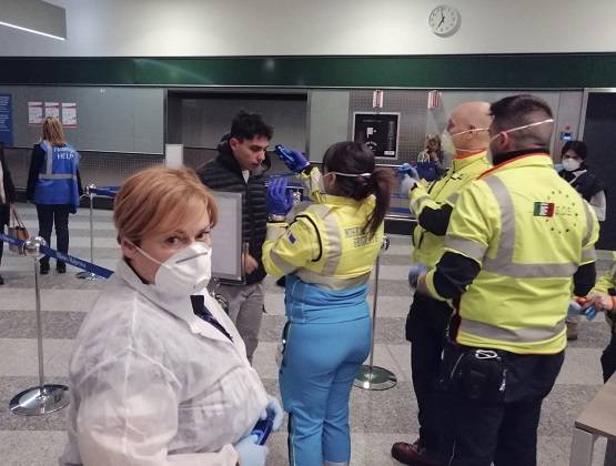 कोरोना वायरस से लड़ाई में अमेरिका-यूरोप से कैसे आगे निकला भारत?