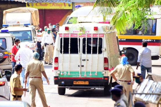 इलेक्ट्र‍िक प्रणाली से हुआ ऋषि कपूर का अंतिम संस्कार, परिवार ने दी श्रद्धांज‍लि