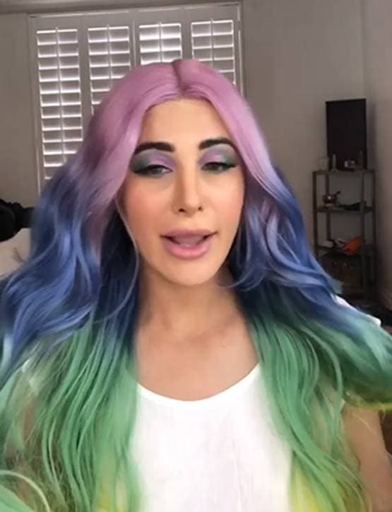 बोरियत को दिया मेकअप का टच, डिजनी प्रिंसेस की तरह तैयार हुईं नरगिस