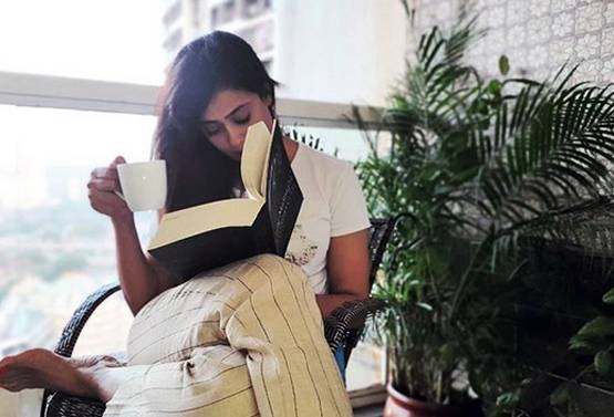 लॉकडाउन: हेयर स्टाइलिस्ट बनीं श्वेता तिवारी, घर पर काटे बेटे के बाल