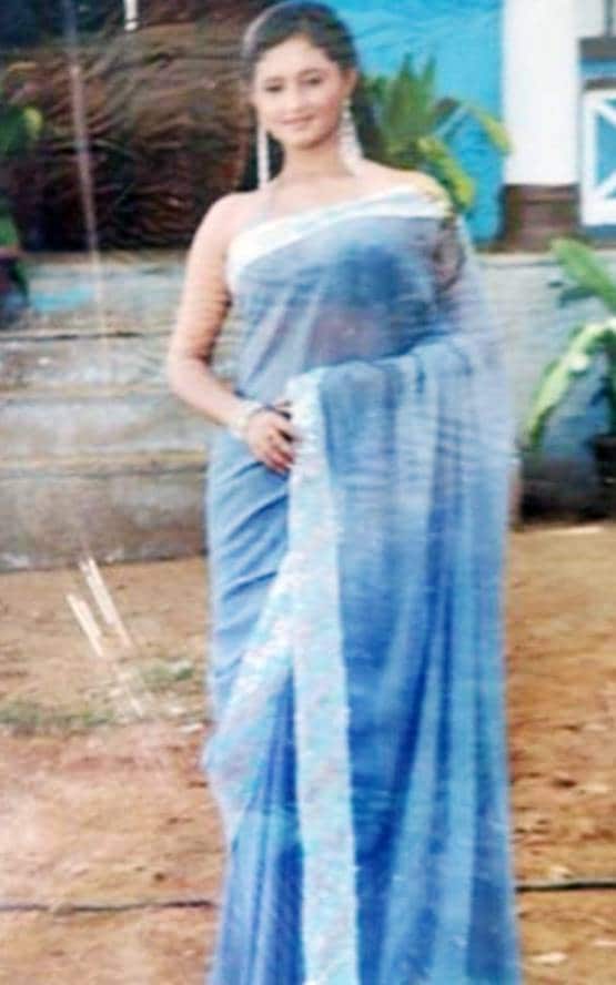 थ्रोबैक फोटोज से पुरानी यादें ताजा कर रहीं रश्मि, आरती-युविका संग आईं नजर