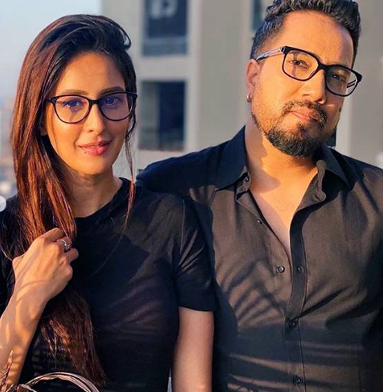 चाहत खन्ना ने मीका सिंह संग शेयर की फोटो, लिखा- क्वारनटीन लव