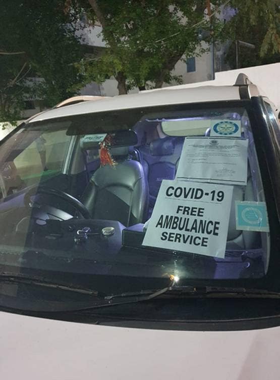 मरीजों को अस्पताल लेकर जाते  हैं साजिद, पर्सनल कार को बनाया एंबुलेंस