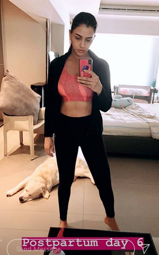 डिलीवरी के 8 दिन बाद एक्ट्रेस ने फ्लॉन्ट किए एब्स, फ्लैट बैली देख चौंके फैंस