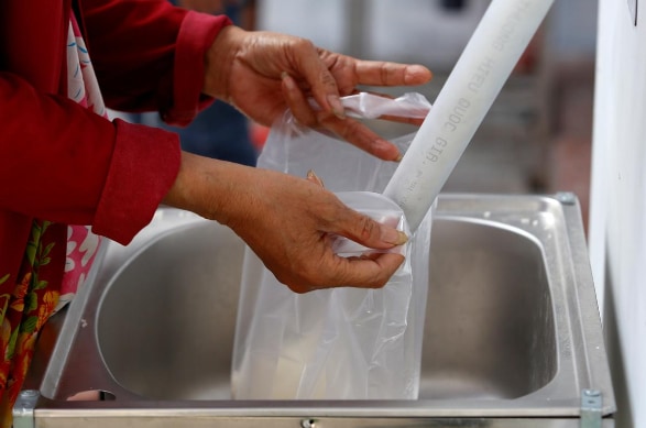 इस देश में लगे 'चावल के एटीएम', लॉकडाउन में ऐसे मिलता है फ्री चावल