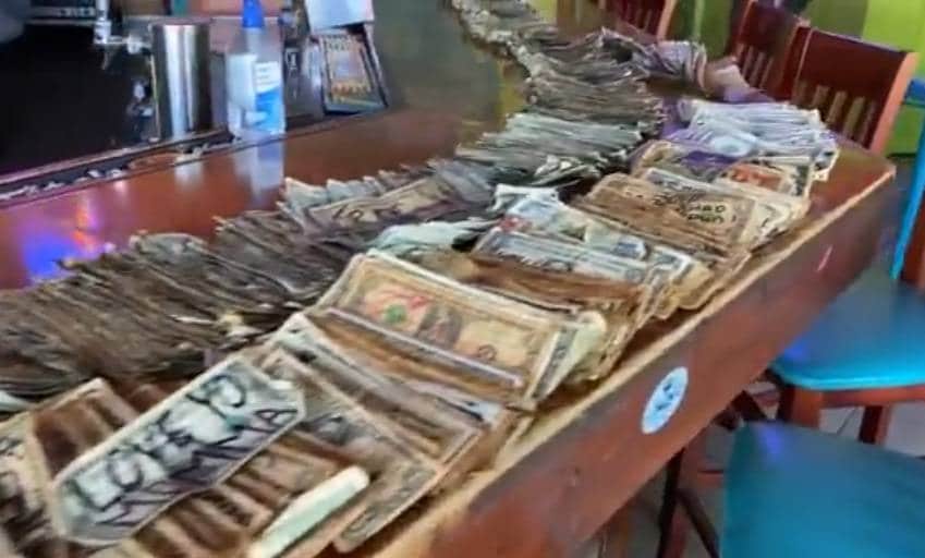 लॉकडाउन: रेस्तरां की दीवारों पर लगे थे नोट, निकालकर कर्मचारियों को दिया वेतन