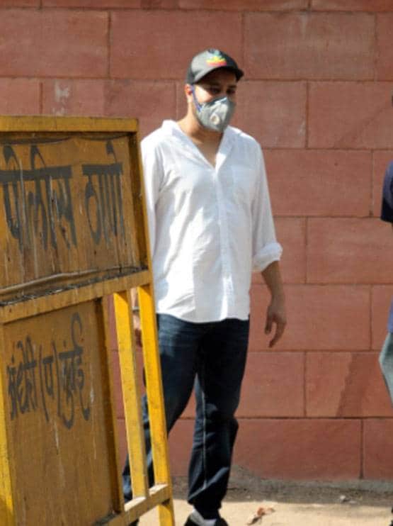 लॉकडाउन के बीच इरफान खान के जनाजे में पहुंचे ये बॉलीवुड सितारे