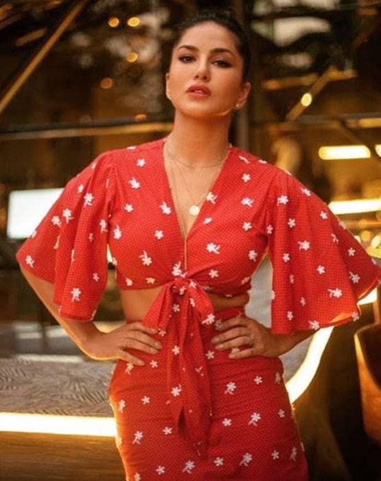 लॉकडाउन खत्म होने के इंतजार में सनी लियोनी, शेयर की बिकिनी फोटो