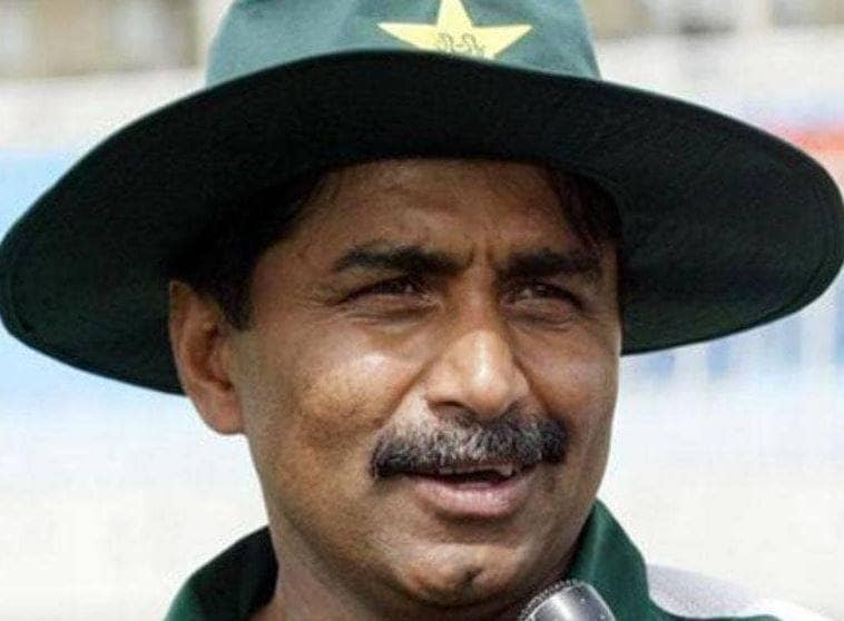 मियांदाद बोले- शास्त्री को कमरे से निकाल कर स्विमिंग पूल में फेंक दिया था