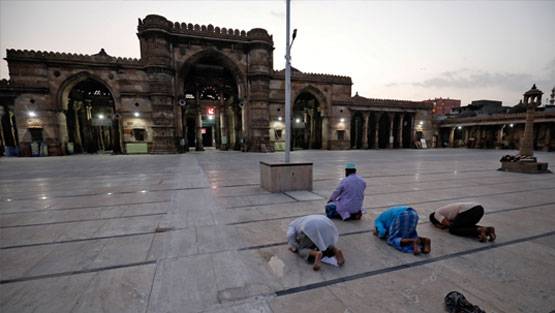 माह-ए-रमजान की शुरुआत, बंदों को बेशुमार रहमतों से नवाजता है ये महीना