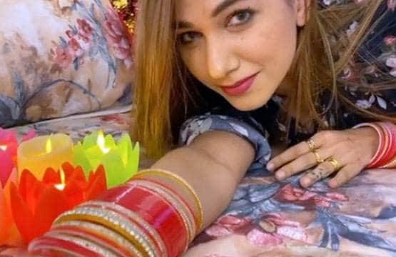 अनूप जलोटा संग जुड़ा जसलीन का नाम, अब वायरल हुई सिंदूर-चूड़ा पहने फोटो