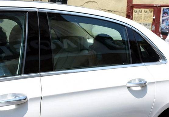 ऋषि कपूर के अंतिम दर्शन के लिए पहुंच रहे बॉलीवुड के सितारे, तस्वीरें