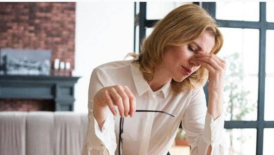 60 मिनट में 16 बार अपना चेहरा छूते हैं आप, जानें कैसे छूटेगी आदत