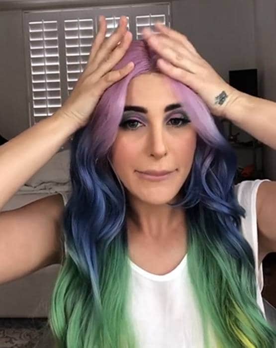 बोरियत को दिया मेकअप का टच, डिजनी प्रिंसेस की तरह तैयार हुईं नरगिस