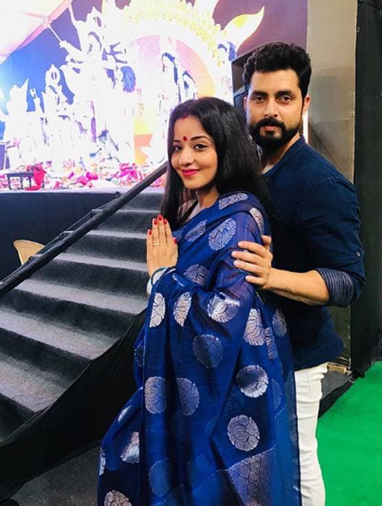 घर में रहने को मजबूर मोनालिसा ने किया पुराने दिनों को याद, शेयर की फोटोज