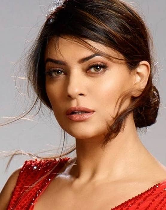 सुष्मिता ने शेयर की बॉयफ्रेंड संग योगा करते हुए तस्वीरें, दिया खास मैसेज