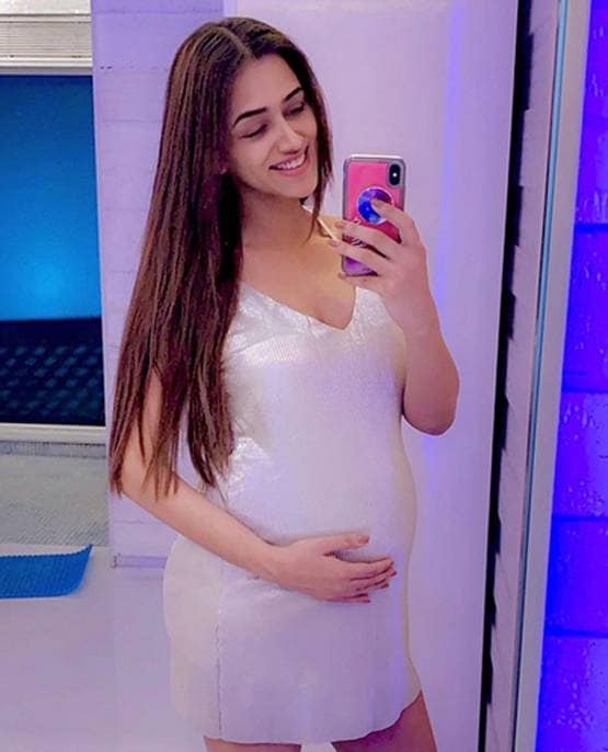 डिलीवरी के बाद एक्ट्रेस का नहीं दिखा बैली फैट, स्लिम अवतार देख शॉक्ड फैंस