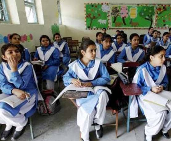 लॉकडाउन में 10 घंटे पढ़ रहे हैं पाकिस्तान के बच्चे, यहां लगती है खास क्लास