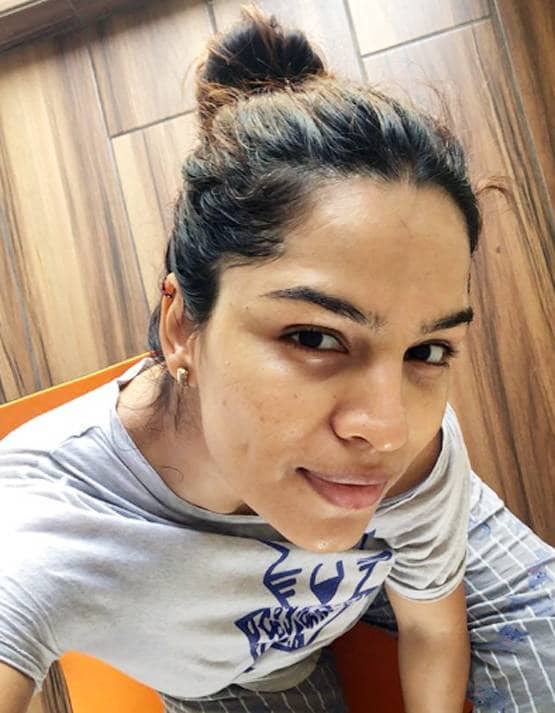 कुमकुम भाग्य एक्ट्रेस ने फ्लॉन्ट किया बेबी बंप, डॉगी के लिए लिखा नोट