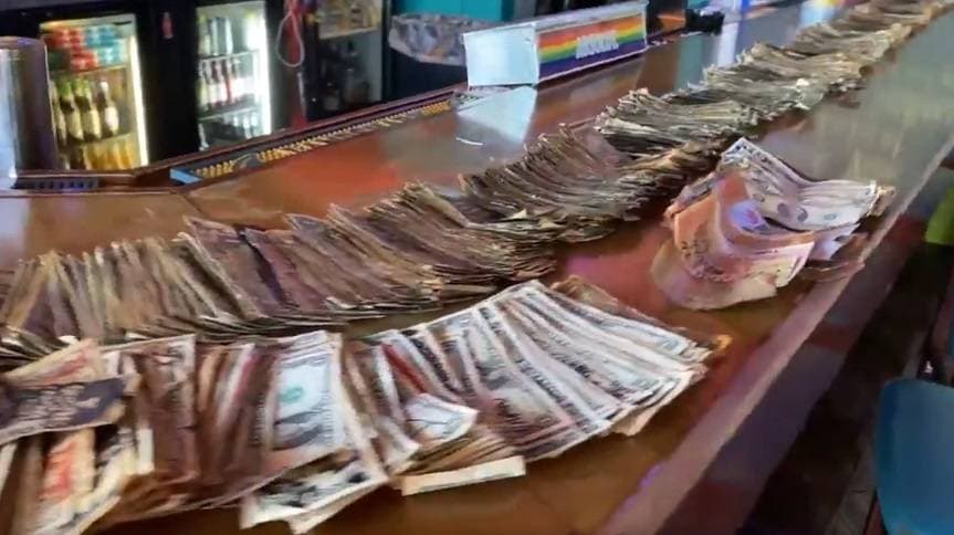 लॉकडाउन: रेस्तरां की दीवारों पर लगे थे नोट, निकालकर कर्मचारियों को दिया वेतन