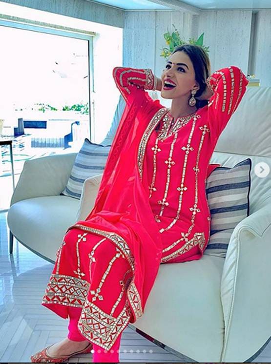 ये है आशिकी फेम एक्ट्रेस ने दिया बेटी को जन्म, शेयर की पहली तस्वीर