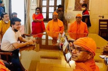 बेलूर मठ पहुंचे BCCI अध्यक्ष सौरव गांगुली, 2000 किलो चावल किया दान