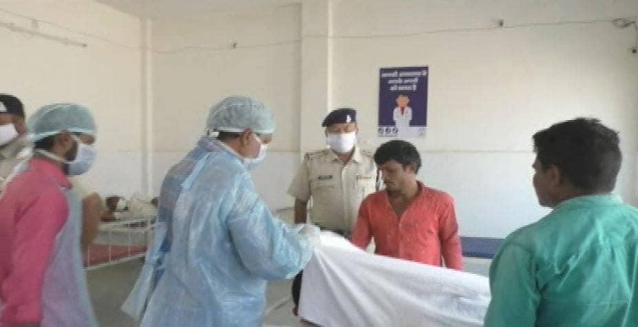 लॉकडाउन में पुलिस को देख भाग रहा था शख्स, जमीन पर गिरते ही मौत