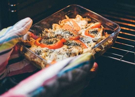 ऑनलाइन फूड डिलीवरी से भी कोरोना का खतरा, बरतें ये 5 सावधानियां