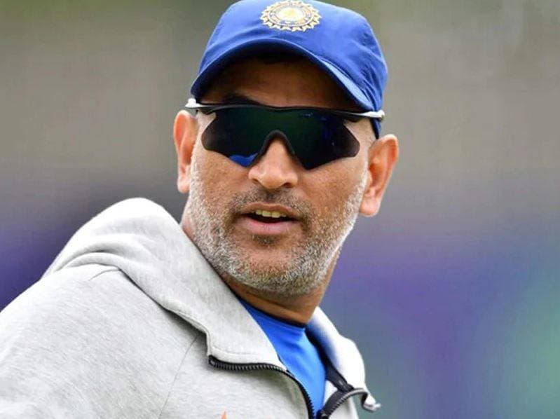 धोनी को लेकर गावस्कर का बड़ा खुलासा, फ्लाइट में ऐसे करते थे सफर