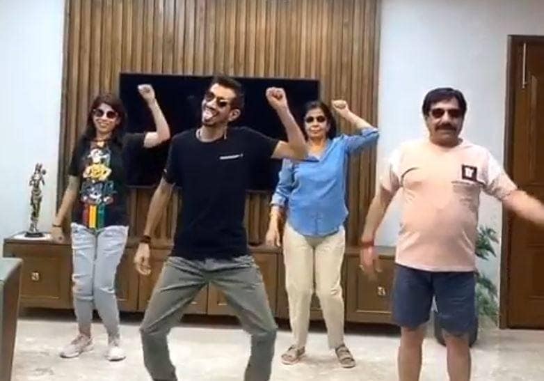 वीडियो: काला चश्मा लगाकर डांस, चहल ने परिवार संग यूं की मस्ती