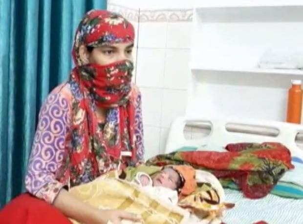 कोरोना: लॉकडाउन में पैदा हुआ बच्चा, नाम रख दिया सैनिटाइजर