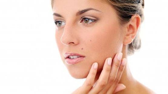 60 मिनट में 16 बार अपना चेहरा छूते हैं आप, जानें कैसे छूटेगी आदत