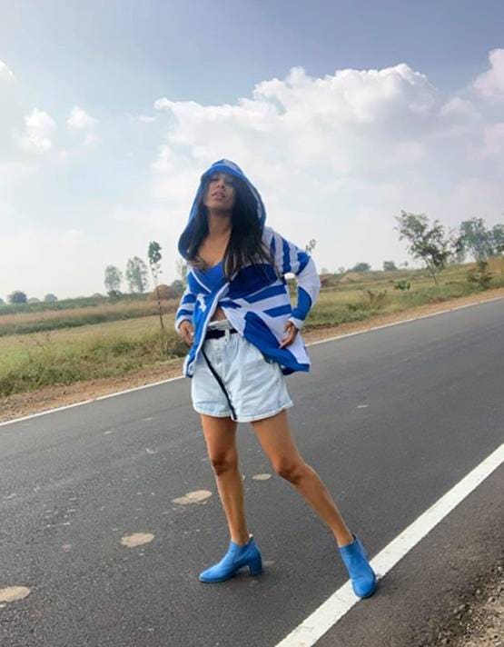 लॉकडाउन में निया शर्मा ने बीता साल किया याद, शेयर की स्टनिंग फोटोज