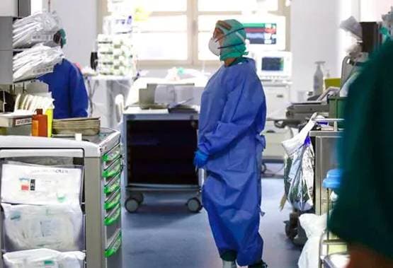 कोरोना से मौत पर शव की अंत्येष्टि जलाकर करना ठीक या दफनाकर?