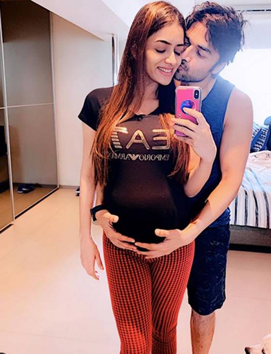 डिलीवरी के बाद एक्ट्रेस का नहीं दिखा बैली फैट, स्लिम अवतार देख शॉक्ड फैंस