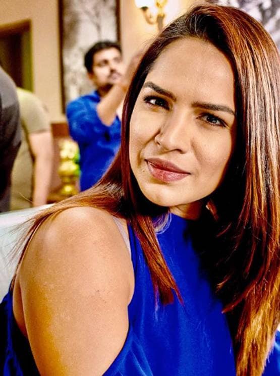 कुमकुम भाग्य एक्ट्रेस ने फ्लॉन्ट किया बेबी बंप, डॉगी के लिए लिखा नोट