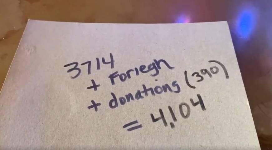 लॉकडाउन: रेस्तरां की दीवारों पर लगे थे नोट, निकालकर कर्मचारियों को दिया वेतन