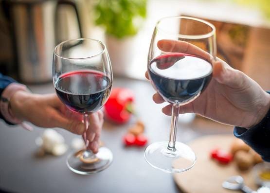 कोरोना लॉकडाउन: न खाएं ये चीजें, बिगड़ सकती है आपकी सेहत