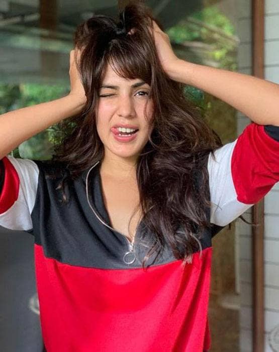 सुशांत संग नाम जुड़ने पर बोलीं रिया- वो सिर्फ मेरे अच्छे दोस्त हैं