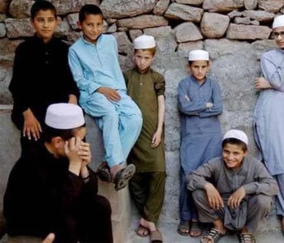 लॉकडाउन में 10 घंटे पढ़ रहे हैं पाकिस्तान के बच्चे, यहां लगती है खास क्लास