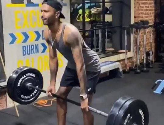 वीडियो: पसीना बहा रहे पंड्या, लॉकडाउन में भी फिटनेस से प्यार