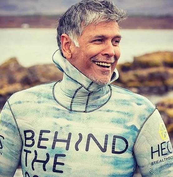 मास्क पहन सब्जी लेने गए मिलिंद सोमन, शेयर कीं सुनसान सड़कों की तस्वीरें