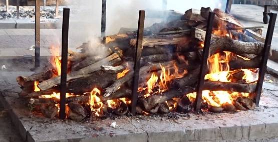 श्रीलंका में दफनाए नहीं जलाए जा रहे मुस्लिमों के शव, विवाद