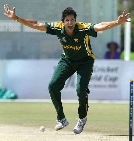 अकरम की मूंछ पर फिदा हुए आफरीदी, ट्विटर पर दिया मजेदार जवाब