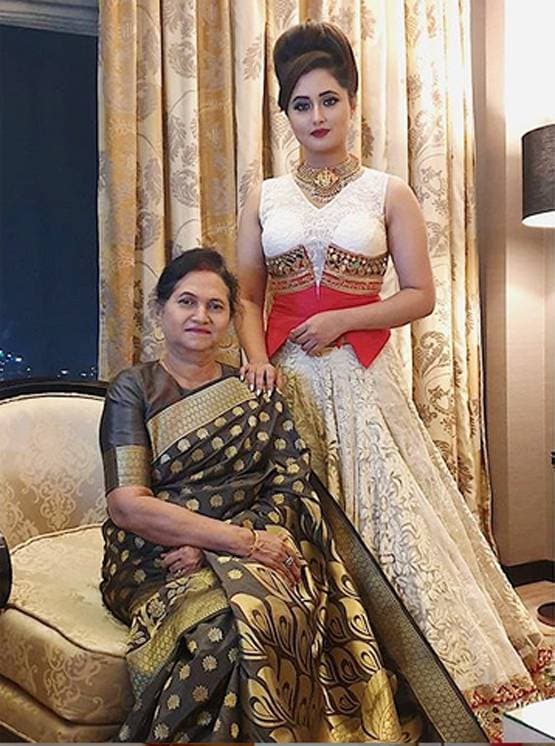 रश्मि देसाई के लिए वरदान बना लॉकडाउन, फैमिली संग बिगड़े रिश्ते सुधार रहीं