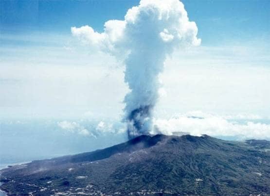 वो देश जहां शादी में भी मास्क पहनना जरूरी, वरना जा सकती है जान!